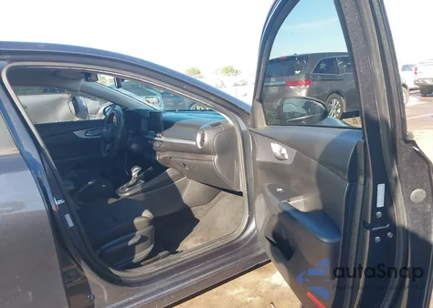 2022 Kia Forte Lxs z USA, uszkodzony, nr VIN 3KPF24AD5NE440937